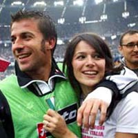 Sonia Akan Beri Del Piero Anak