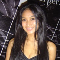 Main Teater, Happy Salma Takut Ditimpukin 