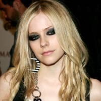 Avril Lavigne Striptease Saat Mabuk