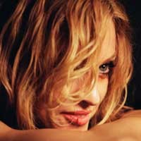 Nyuntik di Pesawat, Madonna Bikin Kaget Penumpang 