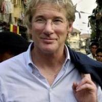 Richard Gere Pamer Bokong Lagi