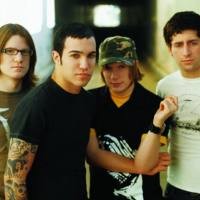 Fall Out Boy Dirampok di Afrika