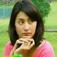 Tyas Mirasih Basah-basahan dengan Vokalis Band