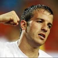 Van der Vaart Menangkan Hamburg 