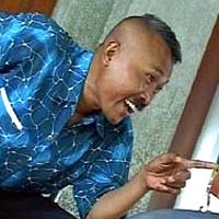 Tiba di Polres Tangerang, Gogon Tutupi Wajah