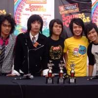 9 Band Keroyokan Rilis Album