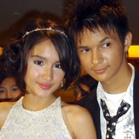 Cinta Laura Pacaran di Lokasi Syuting