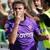 Pazzini-Mutu Pimpin Fiorentina