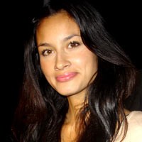 Rebecca Sakit Hati Manggung di Aceh