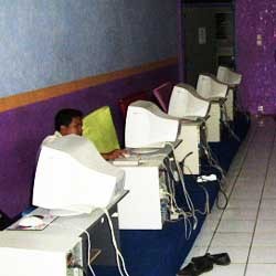 Genjot Warnet Legal, Awari Gaet Dell