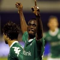 Atasi Dinamo, Bremen Melaju