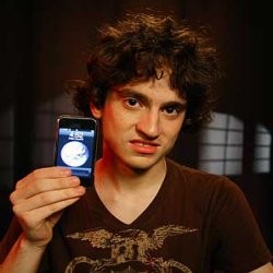 Jebol iPhone, Hacker Diganjar Mobil Baru