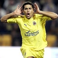 Riquelme Pilih Tergantung