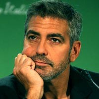 George Clooney Cium-cium di Karpet Merah