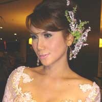 Jual Berlian, Marini Zumarnis Kena Tipu