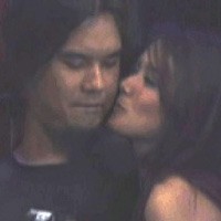 Foto Mesra Mirip Dhani-Mulan Beredar di Internet