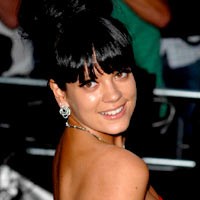 Lily Allen Setrika Perut Demi Pacar Baru