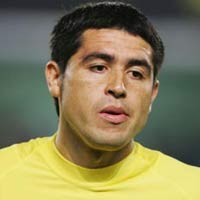 Riquelme Tetap Profesional