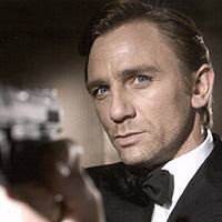 James Bond Minta Adegan Bugil