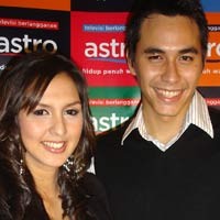 Donna Agnesia Olahraga Malam dibantu Darius