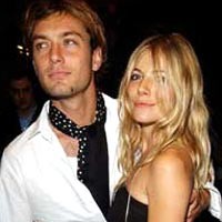 Jude Law-Sienna Miller Pacaran Lagi?