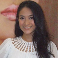 Happy Salma Nggak Coba Tutup Aurat