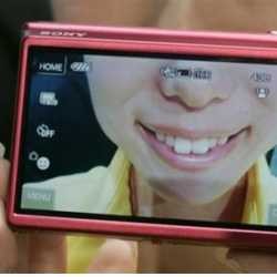 Aduh, Kamera Sony Ngambek Kalau Nggak Senyum