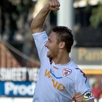 Roma Pimpin Klasemen 
