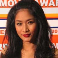 Happy Salma Pukul Rata Pengemis