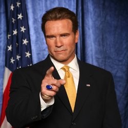 Terminator Larang Pengemudi Remaja Gunakan Ponsel 