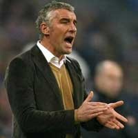 Slomka Tak Ingin Tiru Mourinho