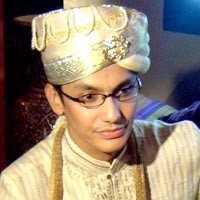 Anak Gunawan Diajari Pembantu Solat