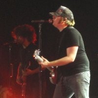 Konser Fall Out Boy Bikin Kangen Penonton