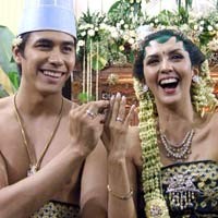 Pembantu Mudik, Donna-Darius Ngungsi