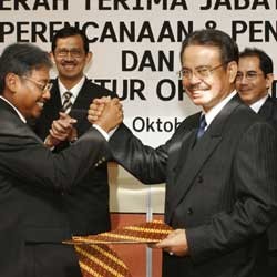 Telkomsel Ganti Dua Direksi