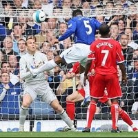 Tundukkan Boro, Everton Posisi Lima