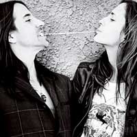 Vokalis Red Hot Chilli Peppers Jadi Ayah