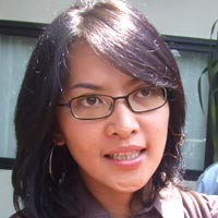 Tina Zakaria: Cinta Doang Nggak Cukup