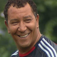 Didekati Chelsea, Ten Cate Bungkam