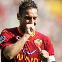 Roma Bungkam 10 Pemain Parma
