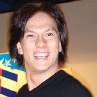 Bertrand Antolin Rela Kehilangan Mata