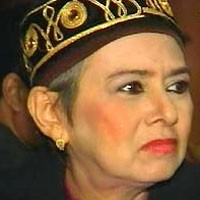 Tangis Iringi Pemakaman Lilis Suryani 