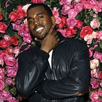 Kanye West Cicipi Desain Perhiasan