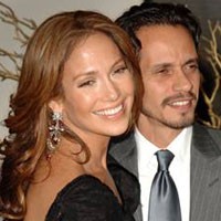 Ngaku Nggak Hamil, J-Lo Belanja Peralatan Bayi