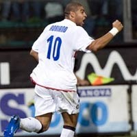 Adriano Tentukan Kemenangan Inter