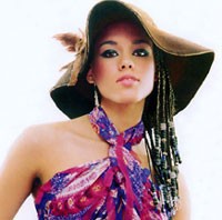 Alicia Keys Bingung Dikira Lesbian