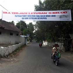 Telepon dan Internet Gratis di Gunung Kelud