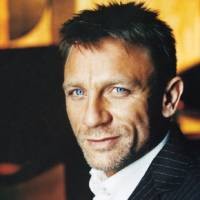 Daniel Craig Tandatangani 4 Film James Bond