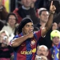 Ronaldinho Bawa Barca Bekuk Betis