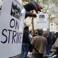 Belasan Ribu Penulis Hollywood Mogok!